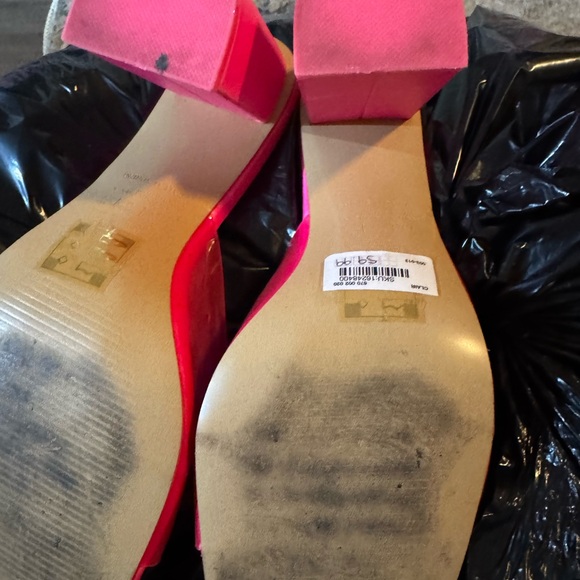 Call It Spring Fuchsia Heels - Picture 2 of 3